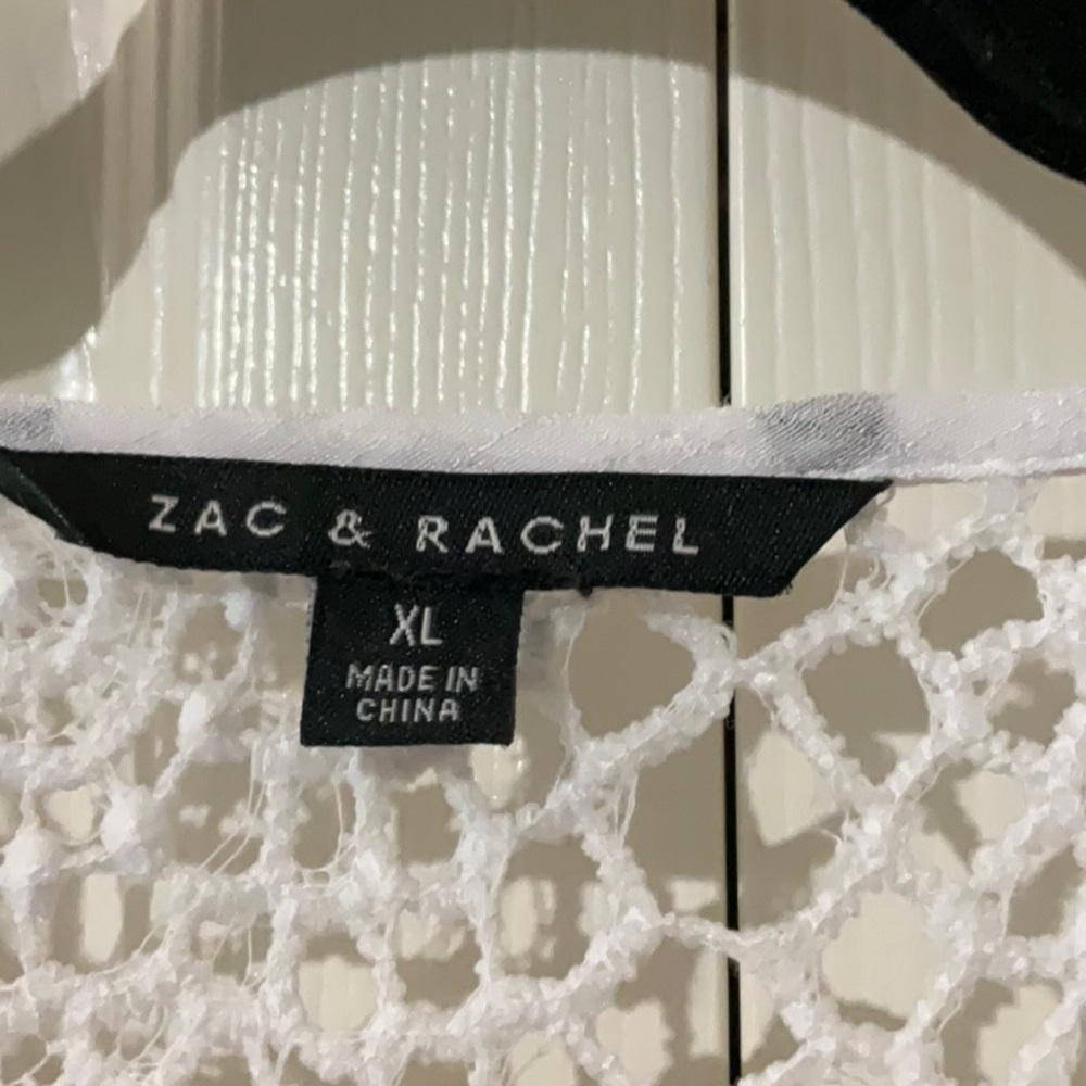Zac & Rachel White Top - Picture 2 of 5